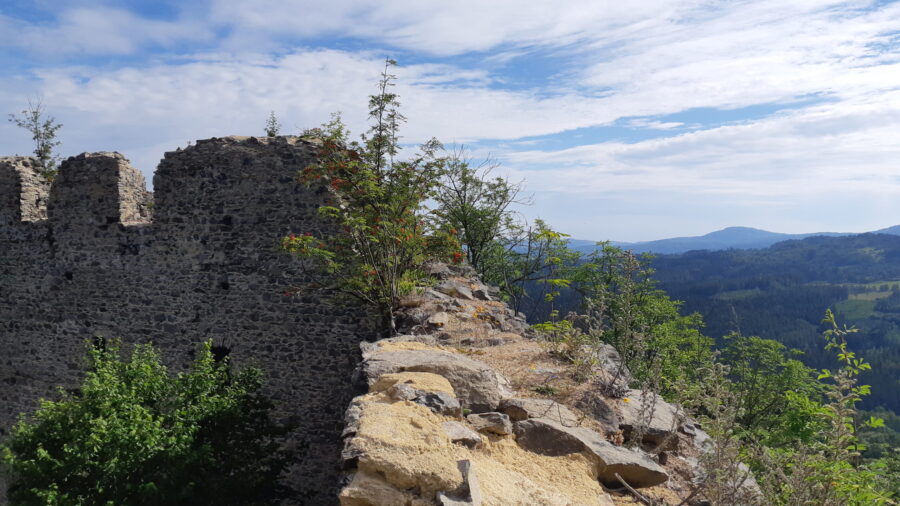 pohled na hrad Andělská Hora 
