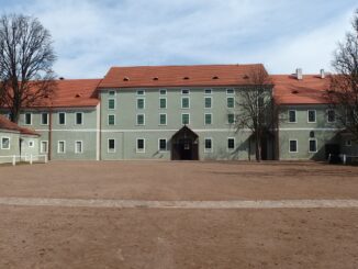 Budova stájí v hřebčíně Kladruby nad Labem