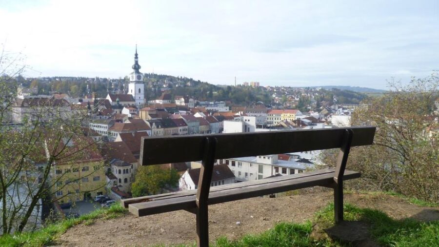 Lavička, výhled na Třebíč