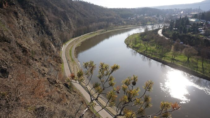 Řeka Vltava, výhled ze Zvolské homole, panorama