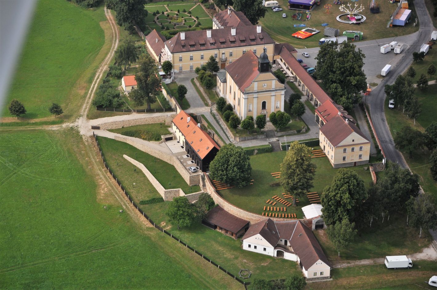 Letecký snímek kláštera