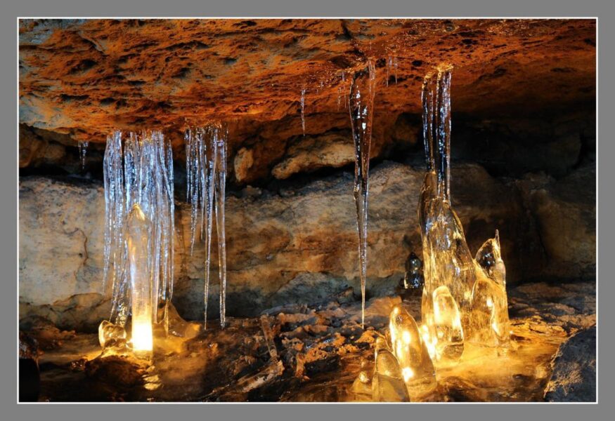 Ledopády v jeskyni Víl