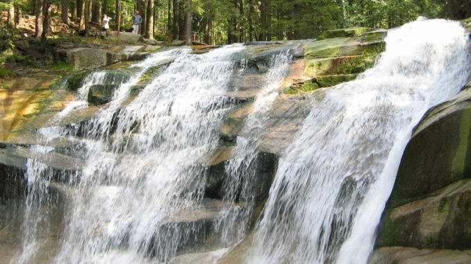 Mumlavský vodopád v létě
