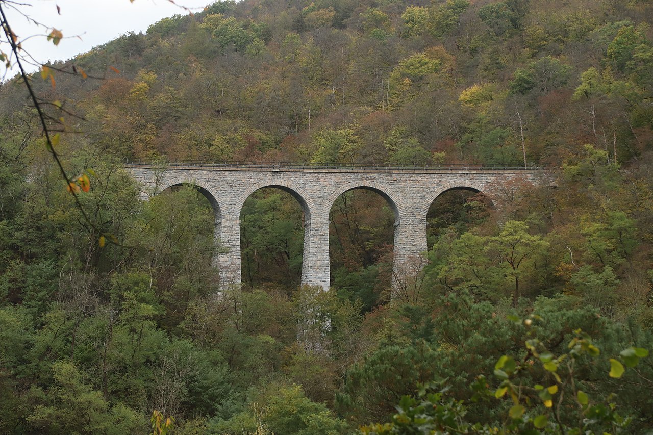 Žampašský most zdálky