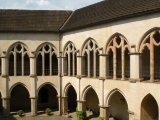 Královský palác a nádvoří