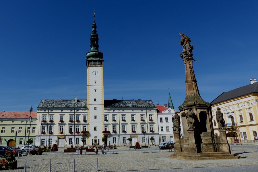 náměstí Přemysla Otakara s radniční věží a morovým sloupem - město Litovel 