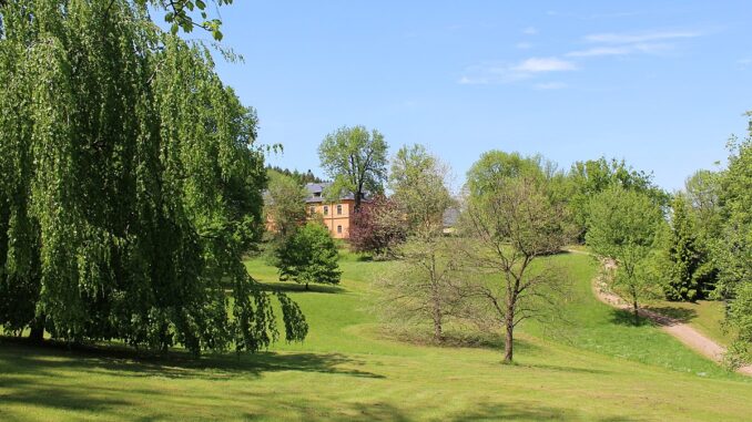 Dolní park na jaře-Arboretum Žampach