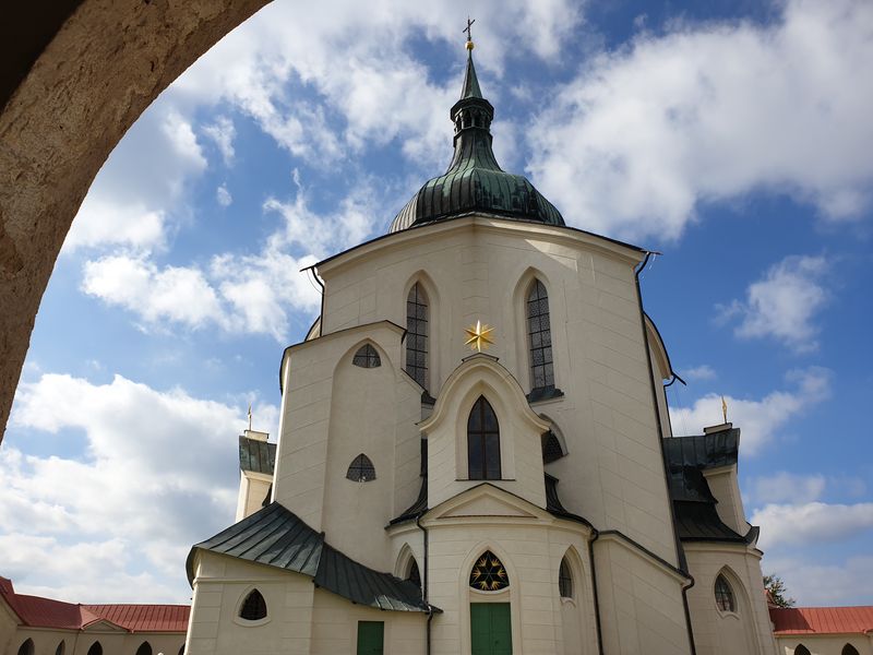 Poutní kostel sv. Jana Nepomuckého na Zelené hoře. Foto: Anna Petruželková