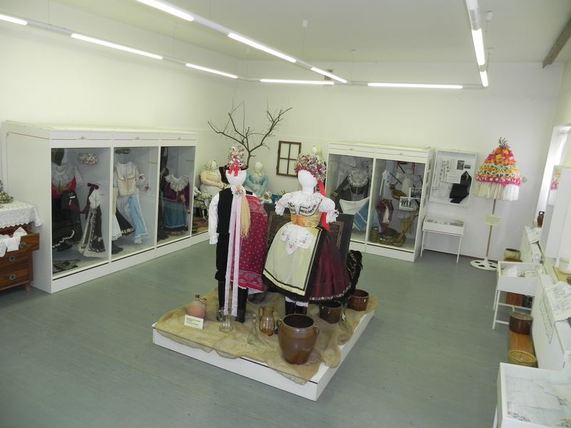 Expozice lidových krojů v muzeu obce Kobylí. Foto: Přemysl Pálka. Zdroj: Muzeum obce Kobylí