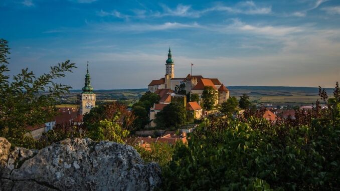 Město a zámek Mikulov. Zdroj: Pixabay