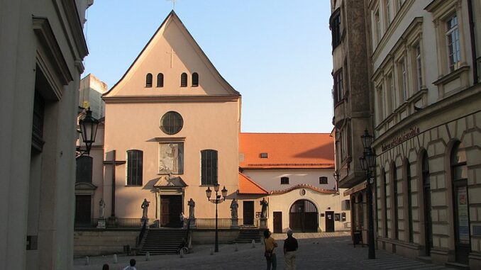 Kostel Nalezení svatého Kříže, Brno. Zdroj: Wikimedia Commons