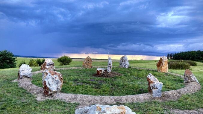 Tajemný kamenný kruh druidů u Vranovic. Zdroj: obec Břasy