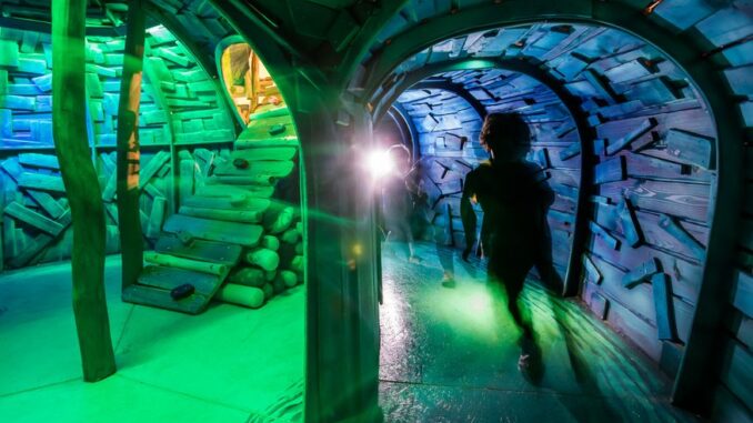 Tunely a schovávačky v labyrintu Mraveniště. Zdroj: Sladovna Písek