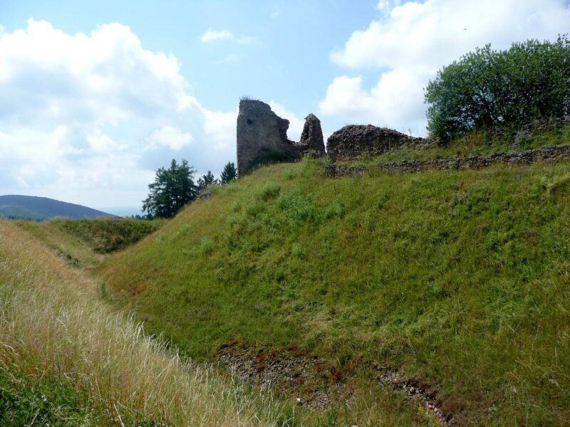 Zřícenina hradu Oheb nad přehradou Seč. Zdroj: Pixabay.com/Matlafous