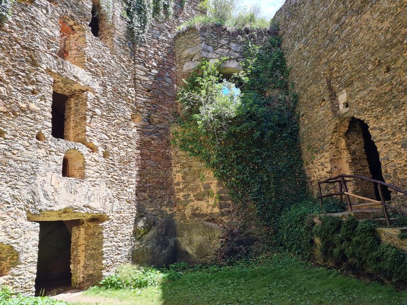 Zřícenina hradu Nový Hrádek u Lukova. Foto: Jiří Novotný