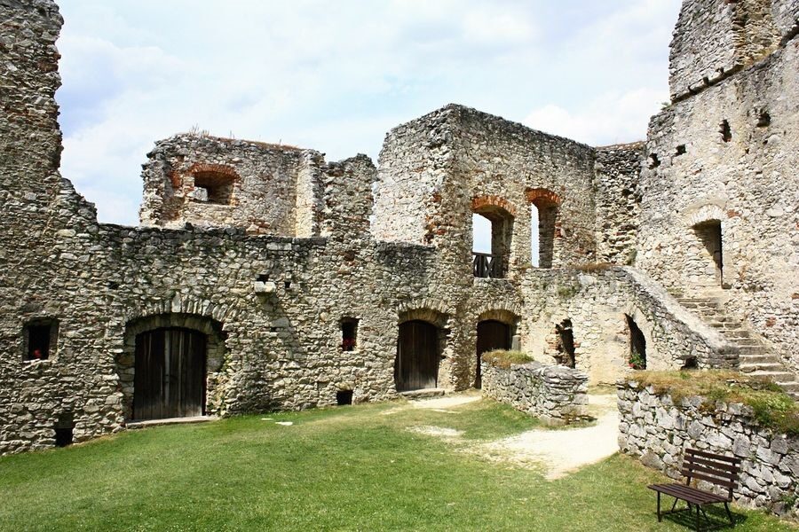 Ruiny hradu Rabí. Zdroj: Pixabay.com
