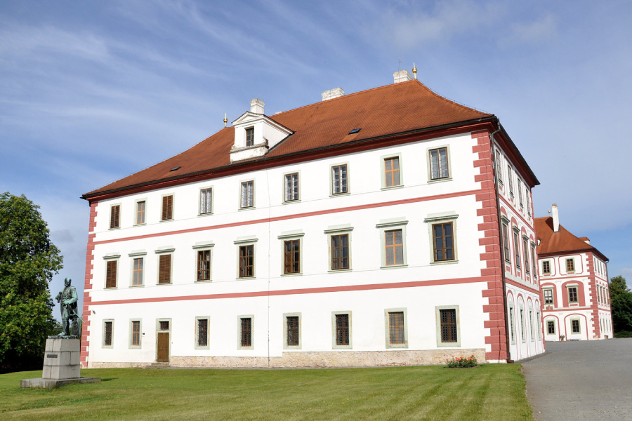 Zámek Mnichovo Hradiště. Foto: Flickr.com / János Korom Dr. 19 Million Views / CC BY-SA 2.0