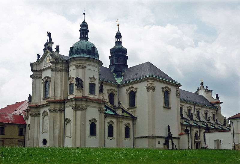 Osecký klášter. Autor: SchiDD, licence CC BY-SA 3.0. Zdroj: Wikimedia Commons