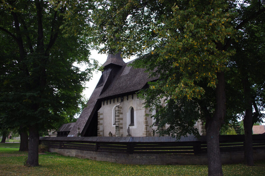 Kostel s. Bartoloměje v obci Kočí. Foto: Flickr.com / Jan Helebrant / CC BY-SA 2.0