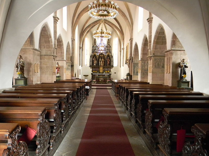 Interiér kostela Narození Panny Marie v Písku. Autor: Martin Kůra, licence CC BY-SA 4.0. Zdroj: Wikimedia Commons