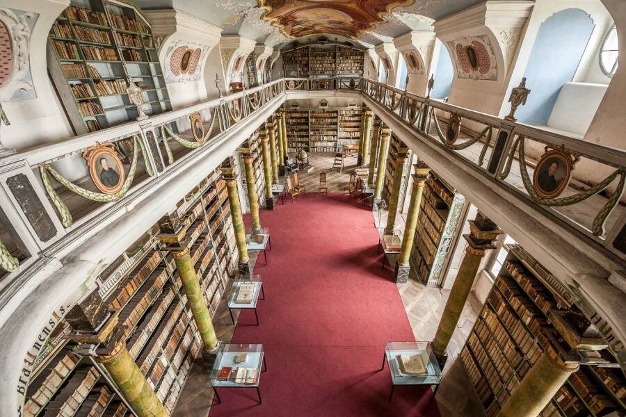 Klášterní knihovna
