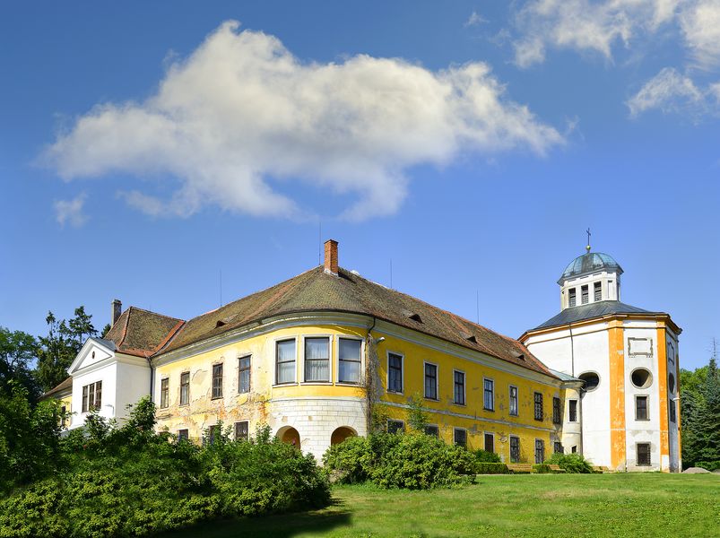 Choltice, barokní zámek v okrese Pardubice. Zdroj: Shutterstock/Pecold