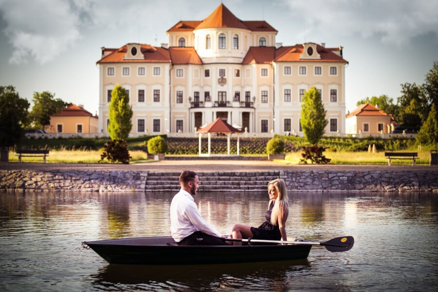 Zámek Liblice ožije show NEMÁŠ PRAVDU DRAHÁ/Ý. Zdroj foto: Středisko společných činností AV ČR