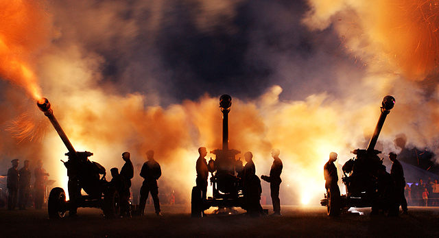 Josefínské slavnosti - Terezín 2023, dělostřelekcá palba. Ilustrační foto. Zdroj: 103 Regt (V) RA/https://commons.wikimedia.org/