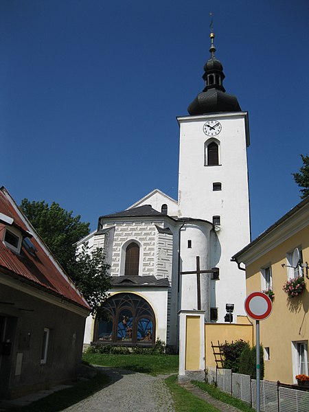 Kostel Nanebevzetí Panny Marie v Moravském Berouně. Autor: Autor: Lehotsky, licence CC BY-SA 3.0. Zdroj: Wikimedia Commons