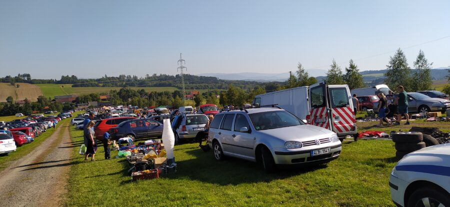 Trhy Tuhaň – auto-moto-farmářské a bleší trhy. Zdroj: Rallye sport - Martin Fišer.