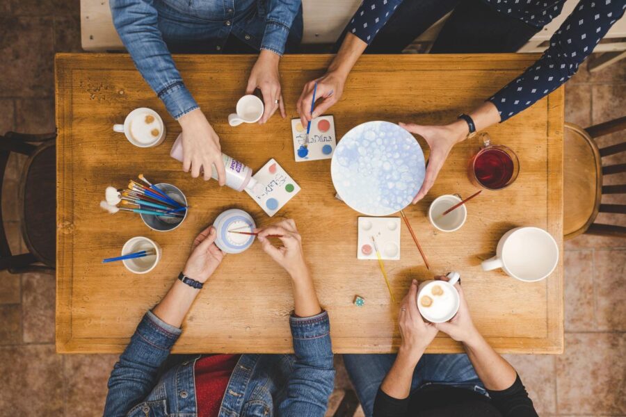 LaDílna- malování na keramiku v centru Českých Budějovic. Zdroj foto: LaDílna, z.s.