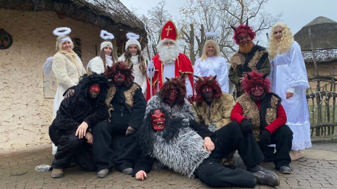 Čertovská nadílka v Zoo Hluboká. Zdroj foto: Jihočeská zoologická zahrada Hluboká nad Vltavou. Poskytla: Lucie Pejšová.