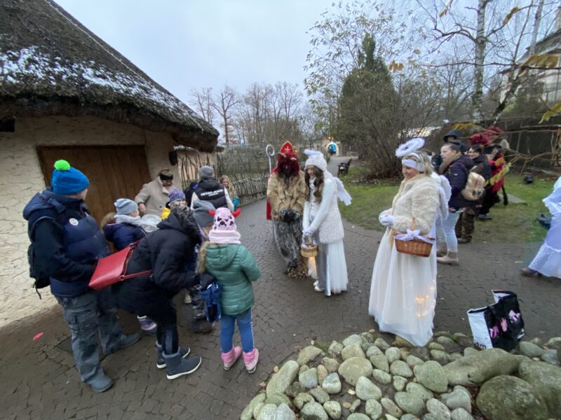 Čertovská nadílka v Zoo Hluboká. Zdroj foto: Jihočeská zoologická zahrada Hluboká nad Vltavou. Poskytla: Lucie Pejšová.