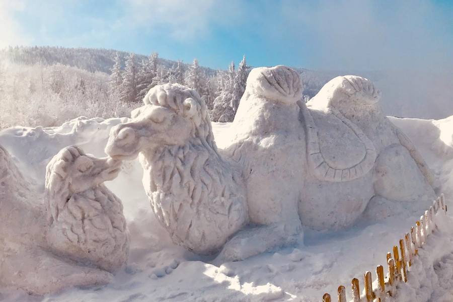 Sněhové sochy na Pustevnách