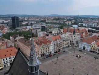 Plzeň. Pohled z věže chrámu sv. Bartoloměje. Zdroj: Vlach Pavel. CC BY-SA 4.0