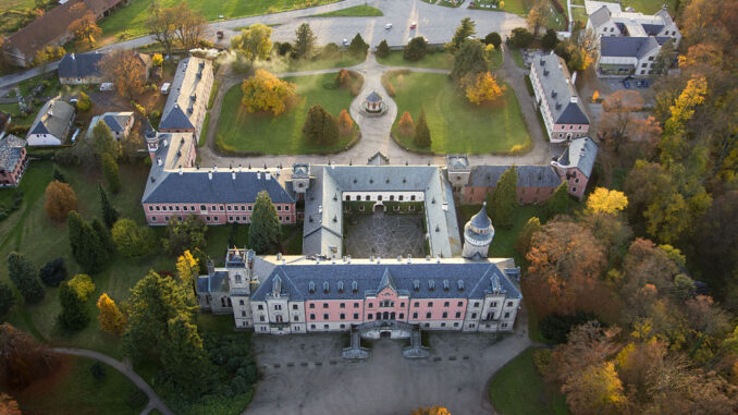 Zámek Sychrov je letos už otevřený. Autor: Zdeněk Fiedler. CC BY-SA 4.0