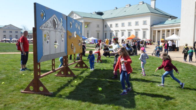 Kačinské hry v zámeckém parku. Zdroj: Národní zemědělské muzeum.