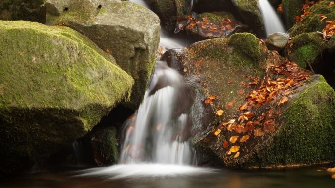 Satinské vodopády u Malenovic, Moravskoslezský kraj. Zdroj: Shutterstock.com/Premysl Ple