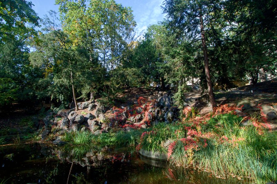Vodopád v zahradě Havlíčkovy sady (Grébovka) v Praze. Zdroj: Shutterstock.com/islavicek