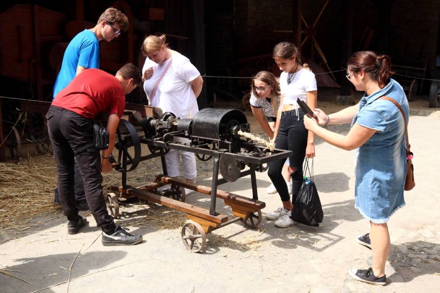 Jak se dříve hospodařilo aneb Cesta k dožínkovému věnci. Zdroj: Národní muzeum v přírodě