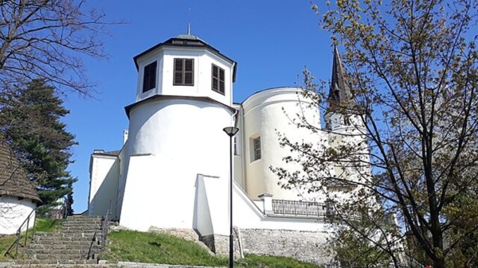 Frýdek-Místek, Frýdek- zámek. Zdroj foto: https://commons.wikimedia.org/ Honza Řeha/ CC BY-SA 4.00, upravena velikost fotografie