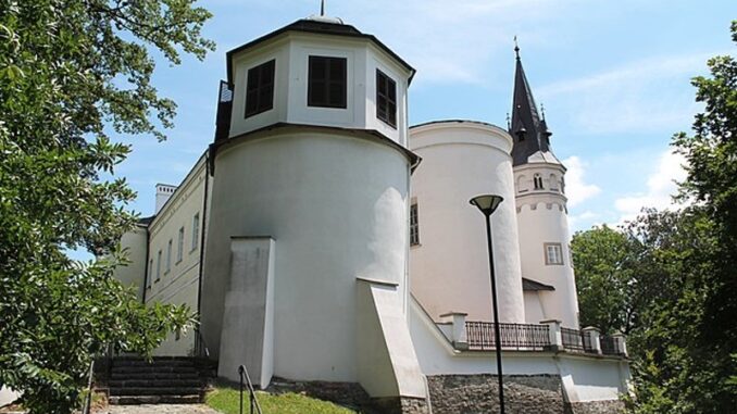 Frýdek-Místek, zámek. Zdroj foto: https://commons.wikimedia.org/ Halrolde/ CC BY-SA 3.00, upravena velikost fotografie