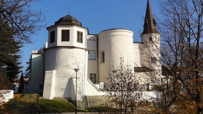 Zámek Frýdek. Autor: D T G. Zdroj: Creative Commons BY-SA 3.0, upravena velikost foto