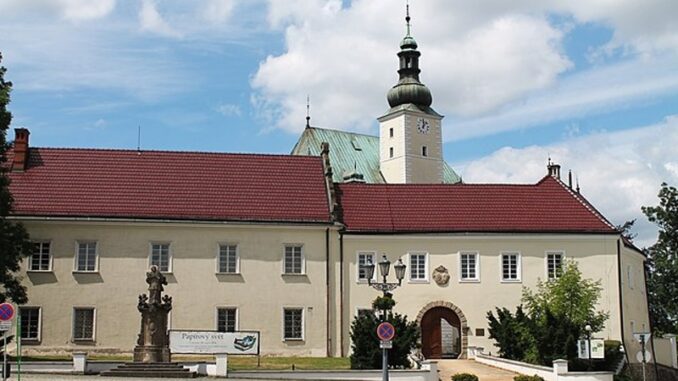 Frýdek-Místek, Frýdek- zámek. Zdroj foto: https://commons.wikimedia.org/ Halrolde/ CC BY-SA 3.00, upravena velikost fotografie