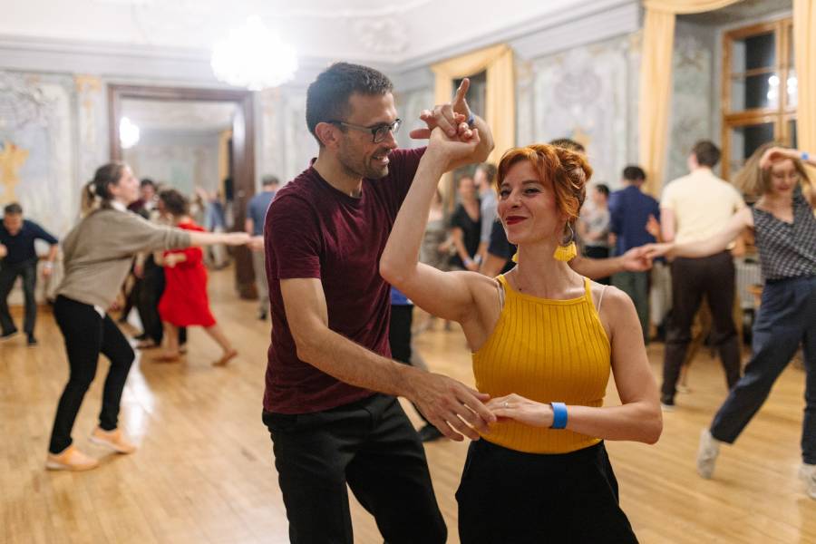 Swing pod Zelenou horou. Foto: Barbora Holásková. Zdroj: Pojďme dělat město, z.s.