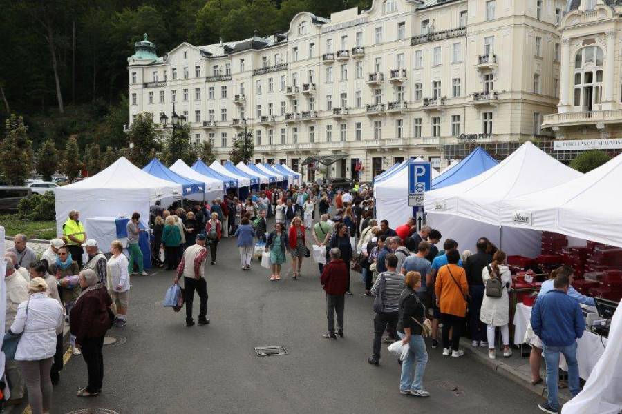 Porcelánové slavnosti v Karlových Varech. Zdroj: Thun 1794 a.s.