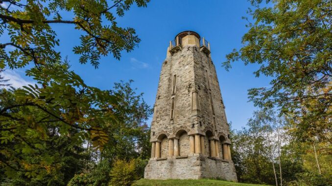 Bismarckova věž na Zelené hoře nedaleko Chebu. Zdroj: Shutterstock.com/Lioneska