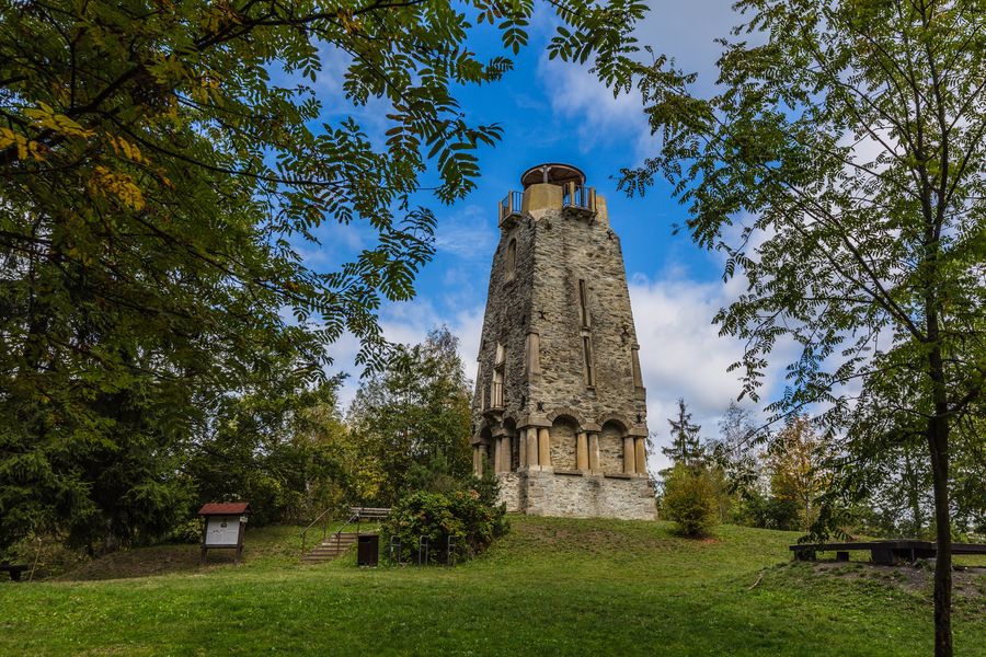 Bismarckova rozhledna na Zelené hoře nedaleko Chebu. Zdroj: Shutterstock.com/Lioneska