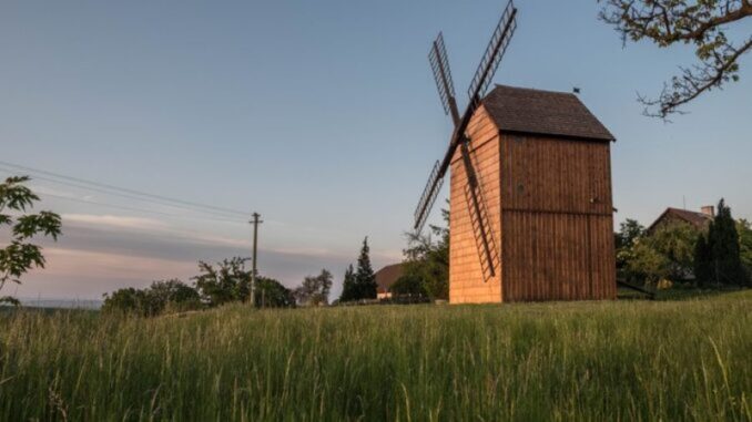 Větrný mlýn Velké Těšany. Zdroj fotografie: Kroměřížsko