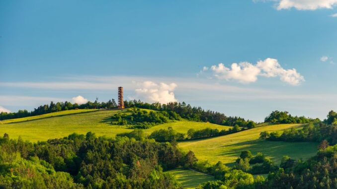 Rozhledna Milada u Milešova, Středočeský kraj. Zdroj: Shutterostock.com/1392313328/Jan Nedbal